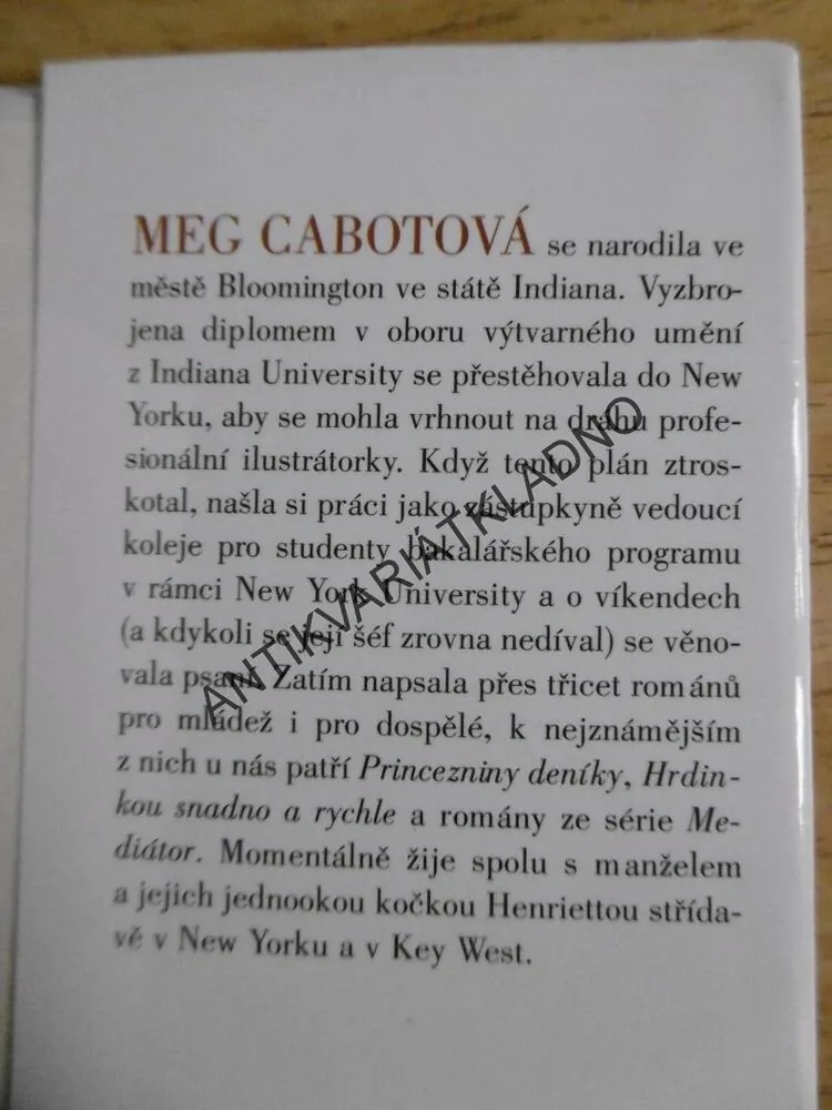 VELIKOST XL, KILA NAVÍC PŘIBÝVAJÍ, MEG CABOTOVÁ, **an