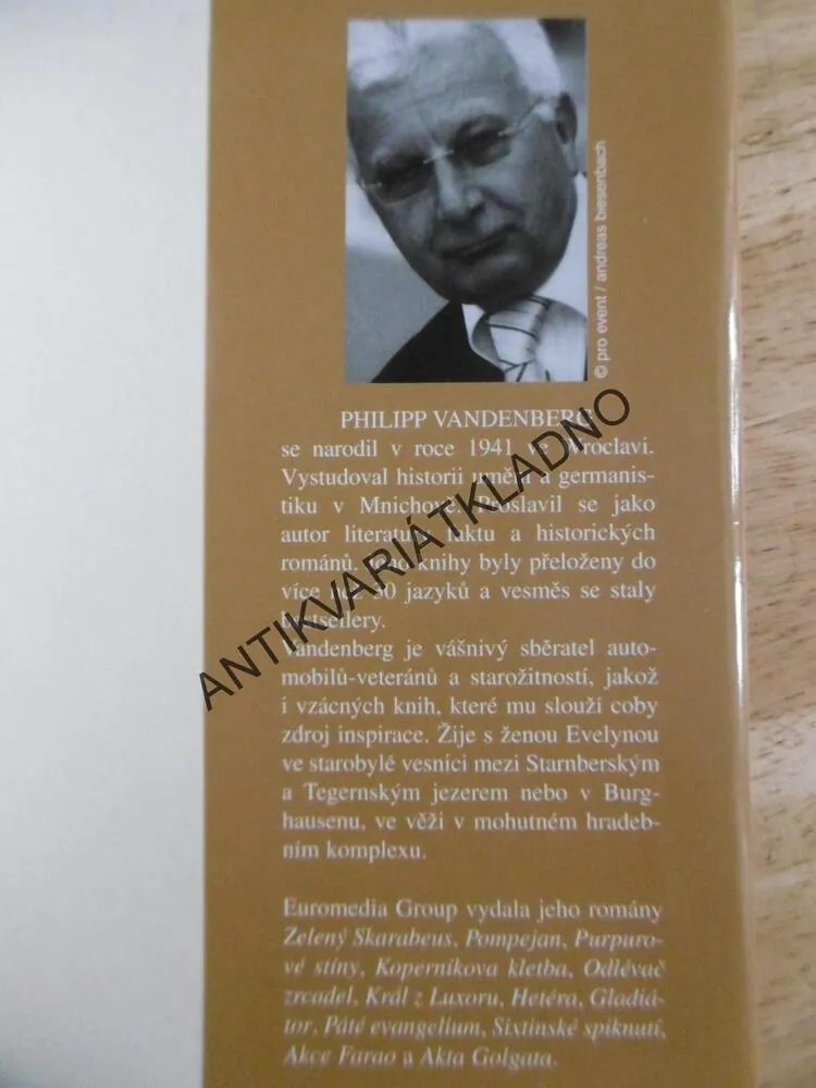 ZAPOMENUTÝ PERGAMEN, PHILIPP VANDENBERG, **an