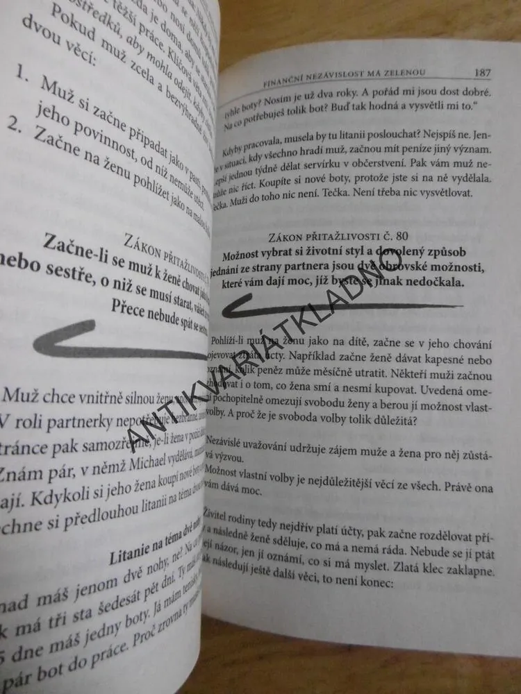 PROČ MUŽI MILUJÍ POTVORY A HODNÝM HOLKÁM ZŮSTANOU OČI PRO PLÁČ, SHERRY ARGOVOVÁ, **an