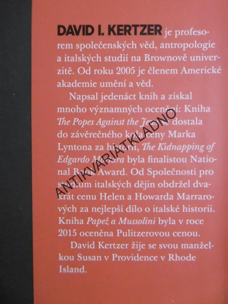 PAPEŽ A MUSSOLINI, DAVID I. KERTZER, **an