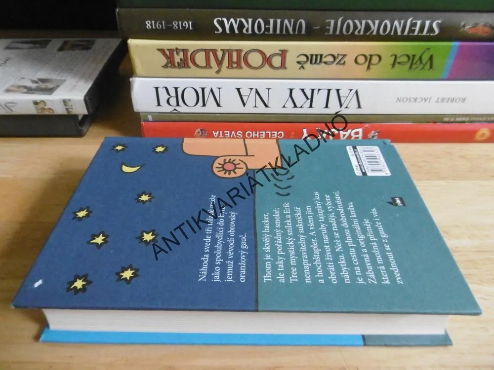 GAUČ, BENJAMIN PARZYBOK, TŘI MUŽI S GAUČEM ZACHRAŇUJÍ SVĚT, **an
