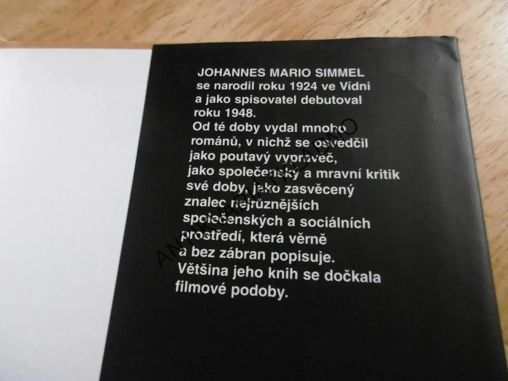 LÁSKA JE JEN SLOVO, JOHANNES MARIO SIMMEL, **an
