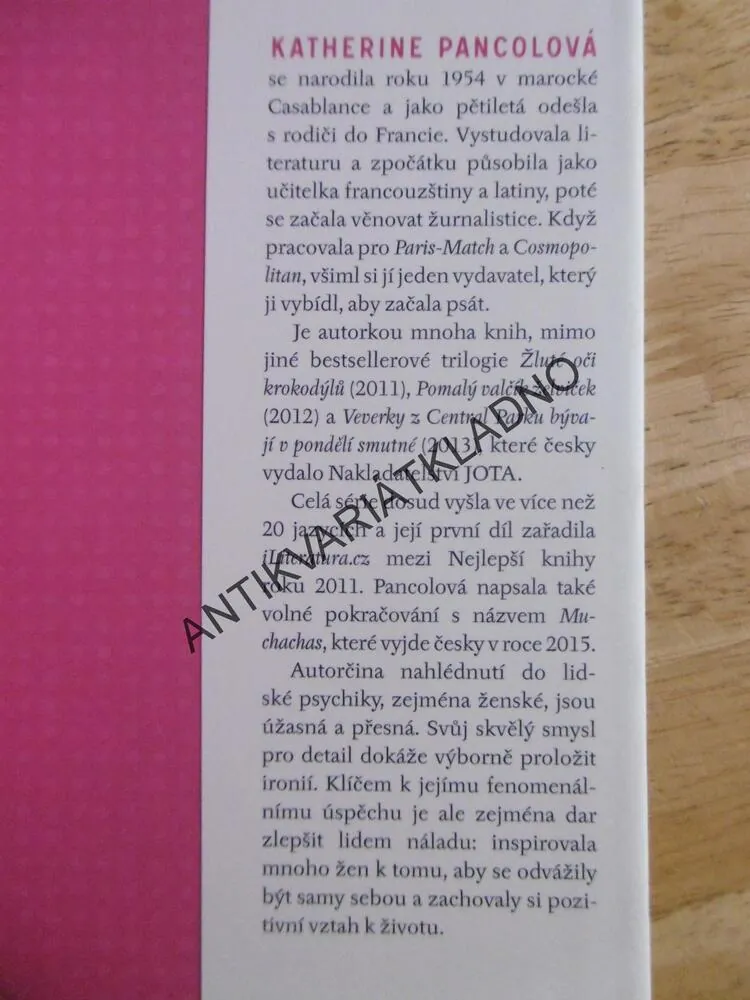 LÍBEJTE MĚ, KATHERINE PANCOLOVÁ, **an