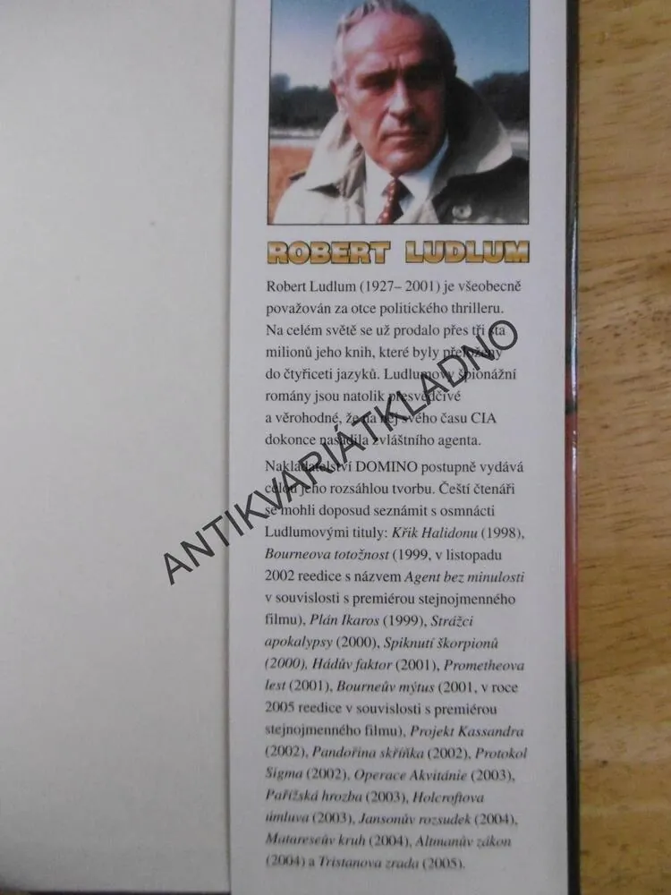 DĚDICTVÍ SCARLATTŮ, ROBERT LUDLUM, **an