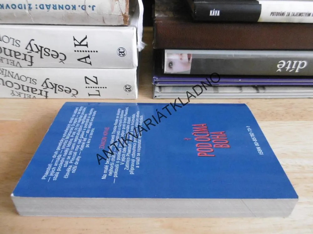 POD OČIMA BOHA, DAVID GERROLD, **an