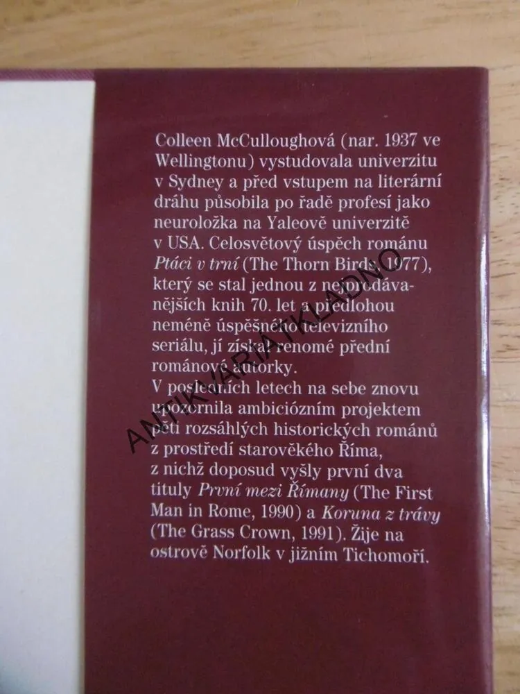 PTÁCI V TRNÍ, COLLEEN MCCULLOUGHOVÁ, **an
