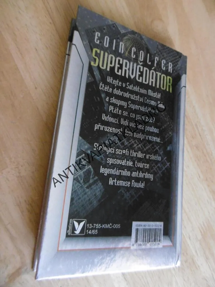 SUPERVĚDÁTOR, EOIN COLFER, **an