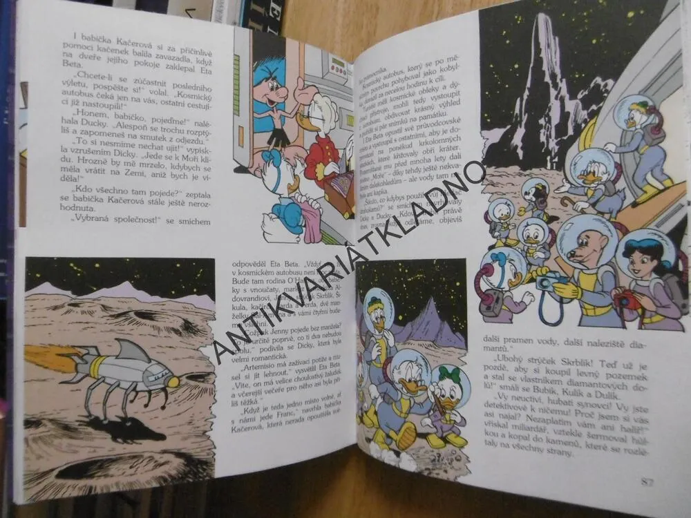 VŽDYŤ JE TO JEDNODUCHÉ, KAČERE! VESMÍRNÁ ODYSSEA, WALT DISNEY, **an