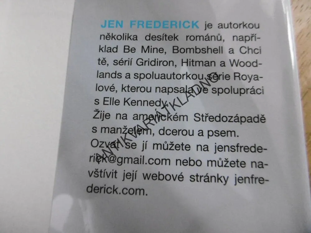 CHCI TĚ, JEN FREDERICK, **an