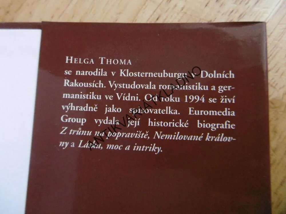 ZLOČINY VE STÁTNÍM ZÁJMU, HELGA THOMA, **an