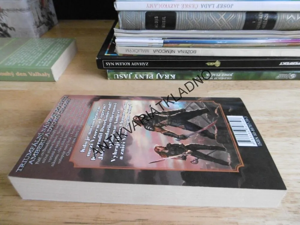 KOUZLO AMBERU, ROGER ZELAZNY, **an