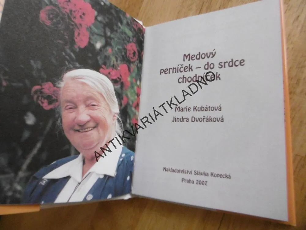 MEDOVÝ PERNÍČEK DO SRDCE CHODNÍČEK, MARIE KUBÁTOVÁ, JINDRA DVOŘÁKOVÁ