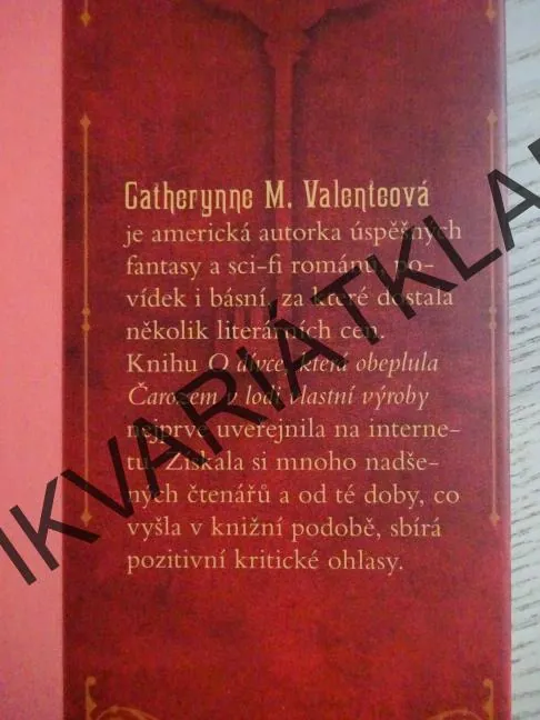 O DÍVCE, KTERÁ OBEPLULA ČAROZEM V LODI VLASTNÍ VÝROBY, CATHERYNE M. VALENTEOVÁ, **an