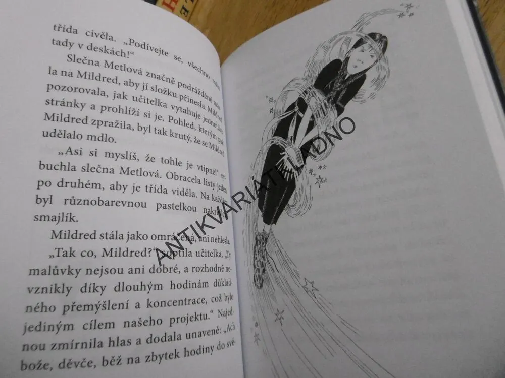 ČARODĚJNICE ŠKOLOU POVINNÉ, UKRADENÉ KOUZLO, JILL MURPHYOVÁ, **an