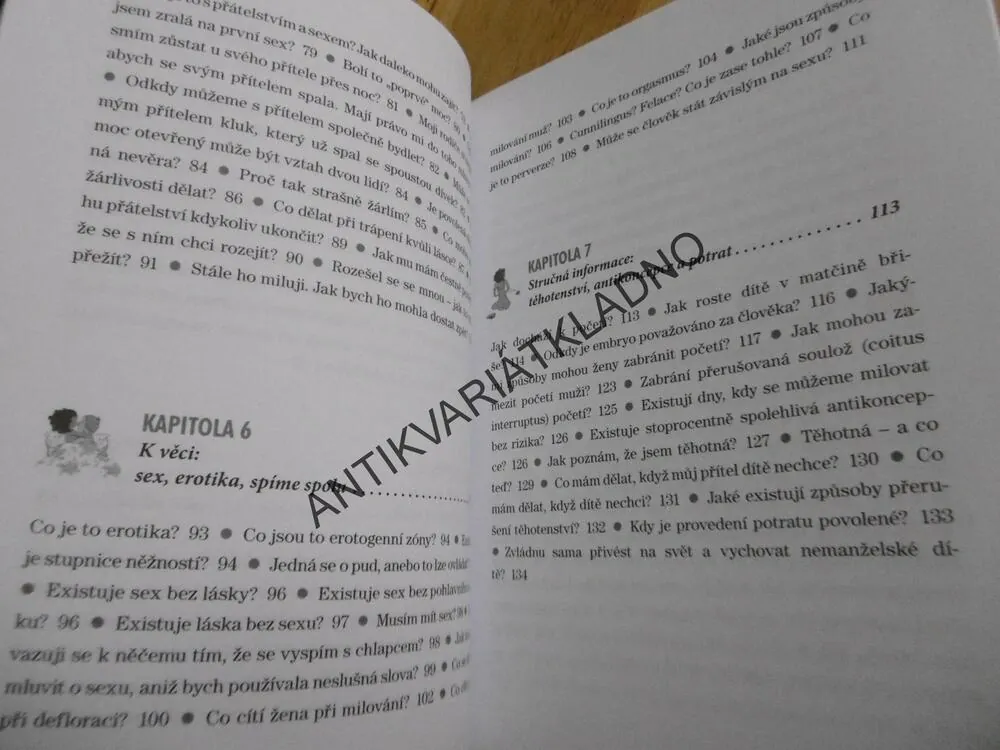 OTÁZKY A ODPOVĚDI PRO HOLKY, **AN