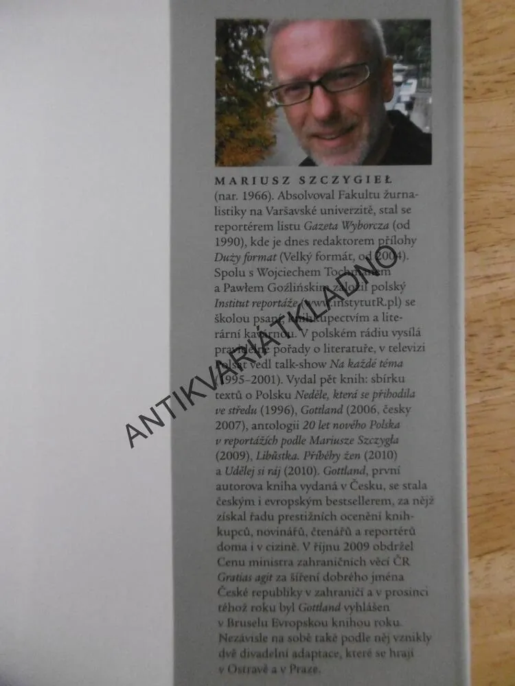 UDĚLEJ SI RÁJ, MARIUSZ SYCYAGIEL, **an