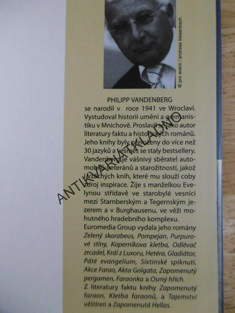 SKRYTÍ VLÁDCI, PHILIPP VANDENBERG, **an