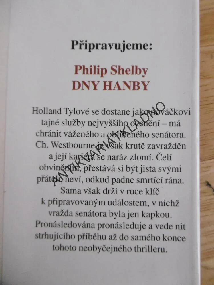 DALEKO OD RÁJE, PHILIP SHELBY, **an