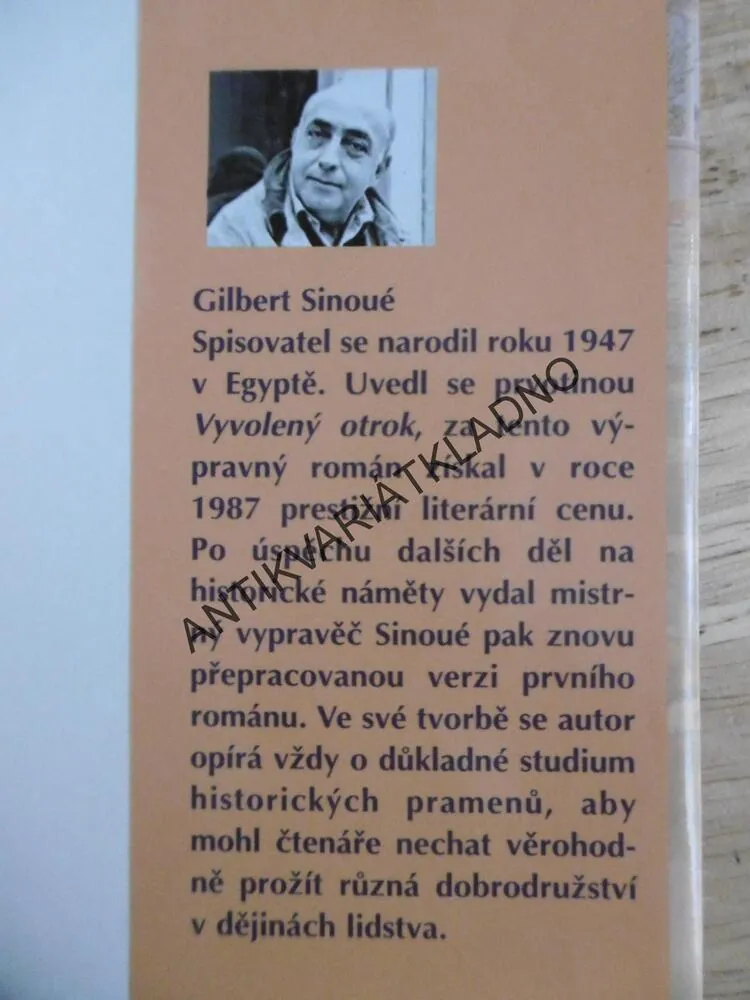 ZLOM ČASU, GILBERT SINOUÉ, **an