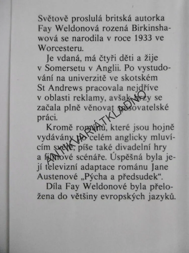 ŽIVOT A LÁSKY JEDNÉ ĎÁBLICE, FAY WELDONOVÁ, **an