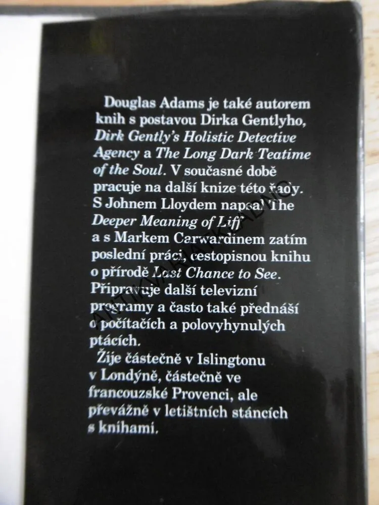PŘEVÁŽNĚ NEŠKODNÁ, DOUGLAS ADAMS, **an
