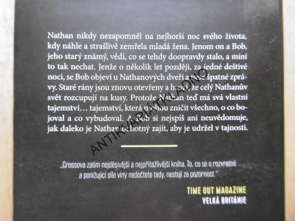 POHŘEB, NEIL CROSS, **an