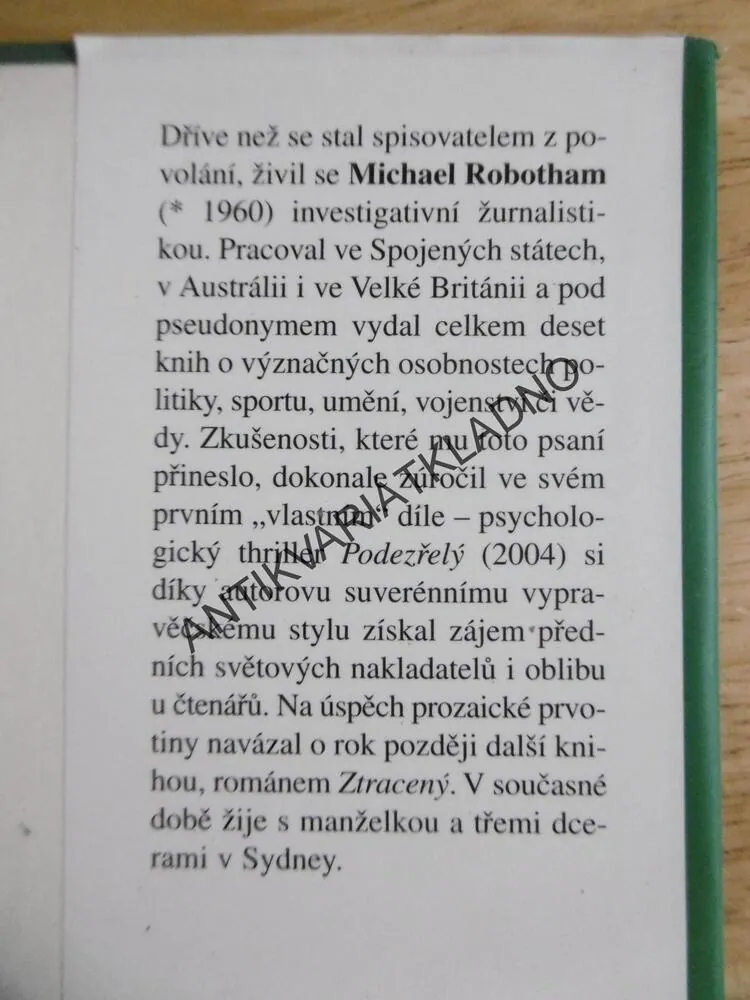 PODEZŘELÝ, MICHAEL ROBOTHAM, **an