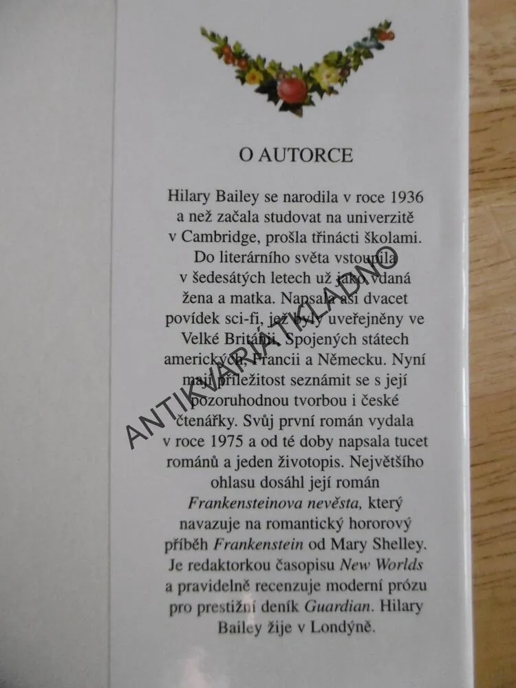 PANÍ ROCHESTEROVÁ, HILARY BAILEYOVÁ, **an