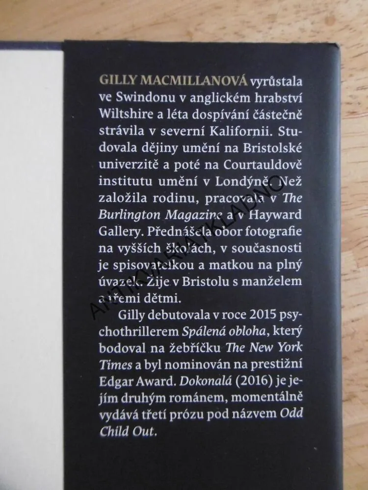 DOKONALÁ, GILLY MACMILLANOVÁ, **an