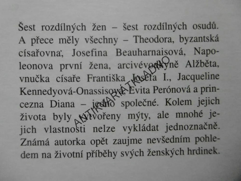 ŽENY VE DVOJÍM SVĚTLE, SIGRID-MARIA GROSSINGOVÁ, **an