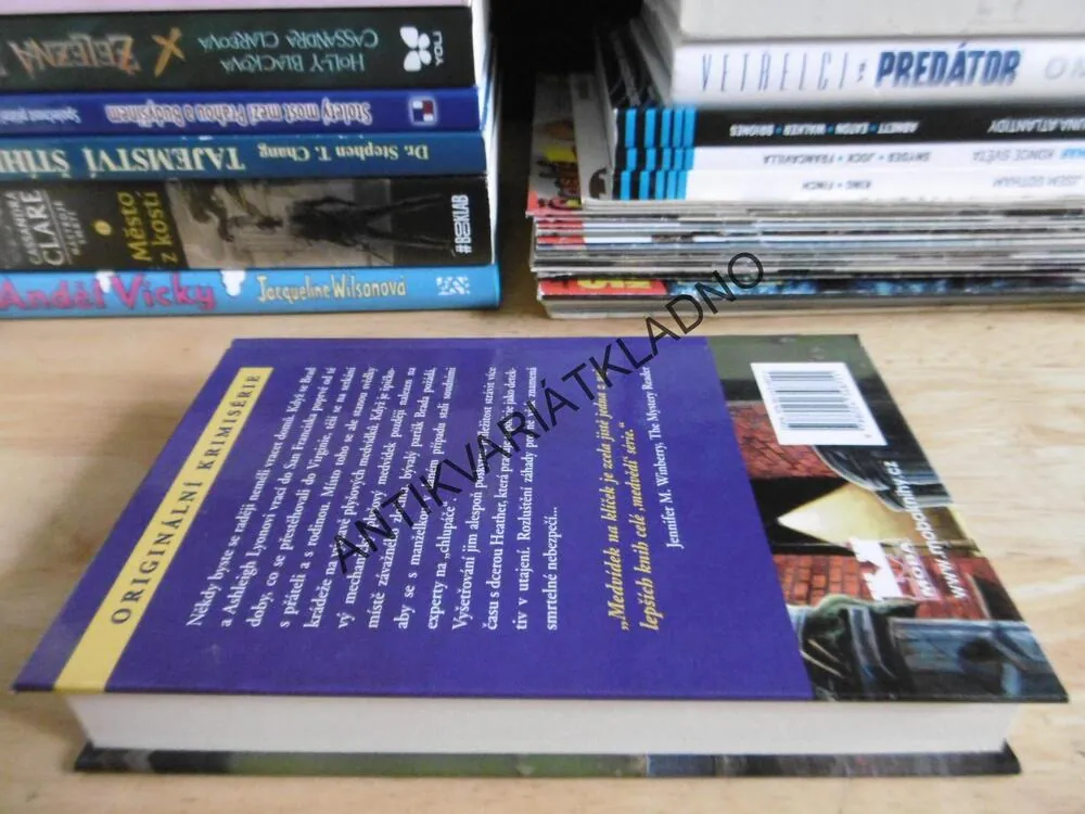 MEDVÍDEK NA KLÍČEK, JOHN J.LAMB, **an