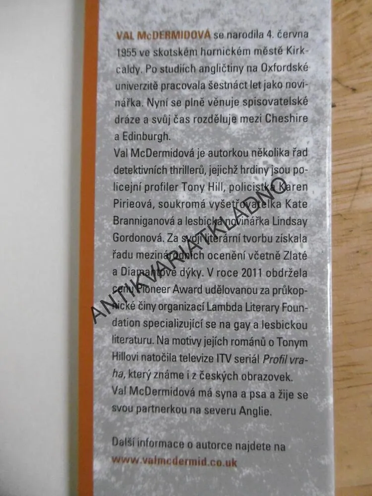 CESTA KOSTLIVCŮ, VAL McDERMIDOVÁ, **an