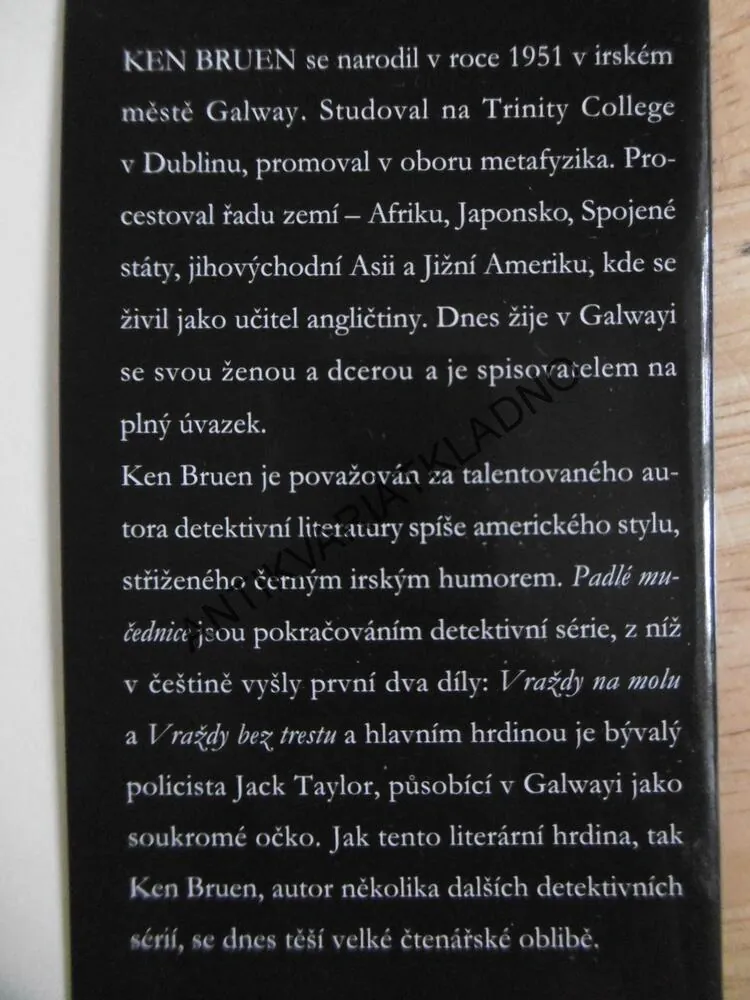 PADLÉ MUČEDNICE, KEN BRUEN, **an