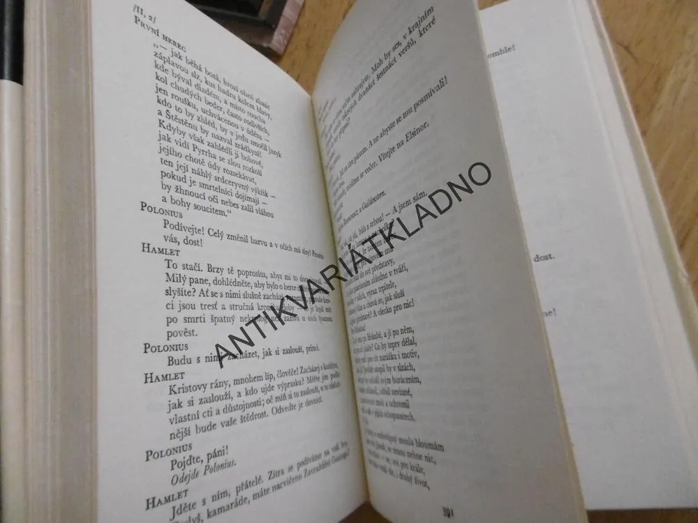 PĚT HER, WILLIAM SHAKESPEARE, **an