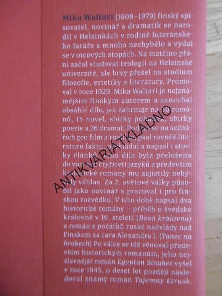 EGYPŤAN SINUHET, MIKA WALTARI, **an