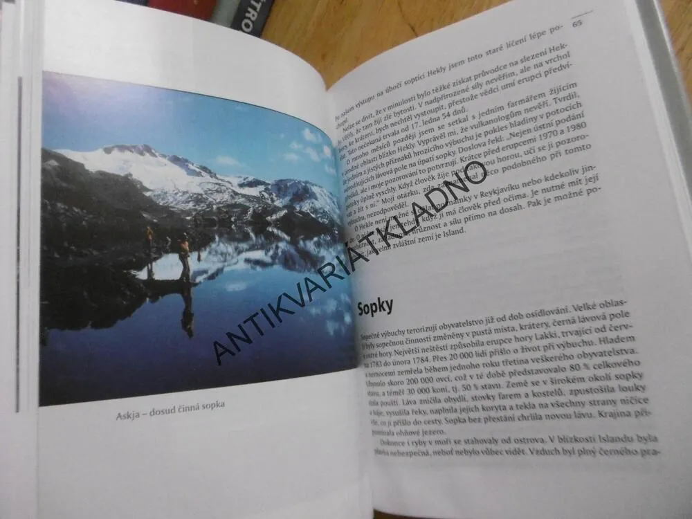 ISLAND, ZEMĚ LIDÍ A SKŘÍTKŮ, JIŘÍ ZEMAN, **an