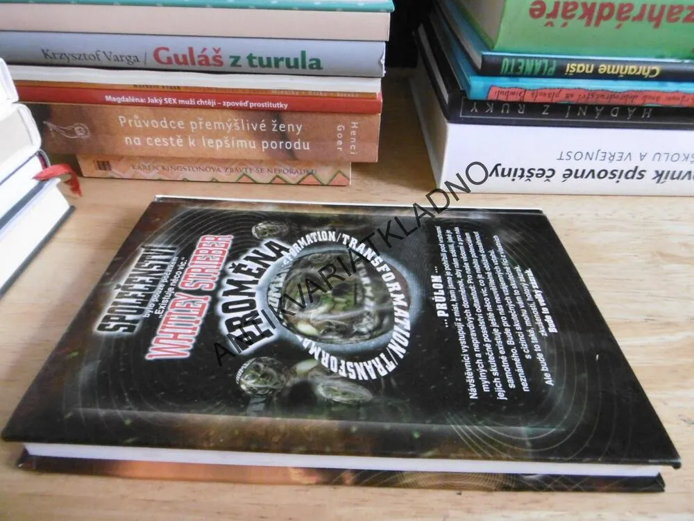 PROMĚNA, WHITLEY STRIEBER, **an