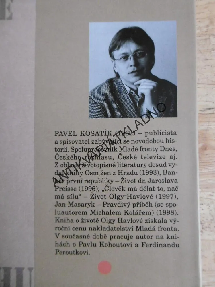 DEVĚT ŽEN Z HRADU, PAVEL KOSATÍK, **an