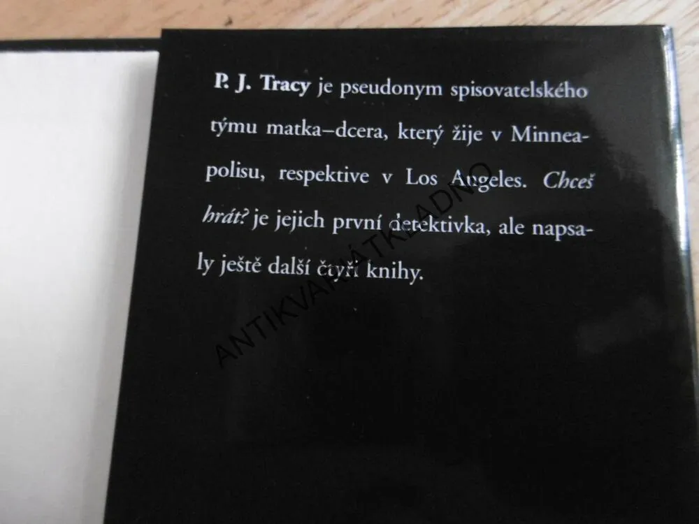 CHCEŠ HRÁT?, P. J. TRACY, **an