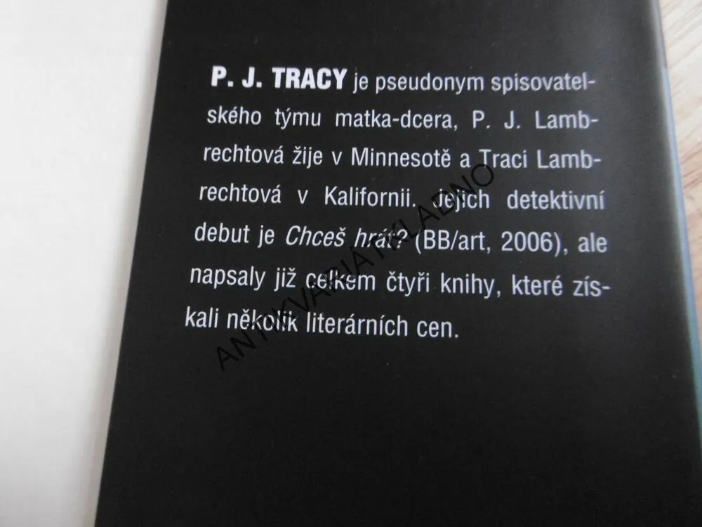 ŽIVÁ NÁVNADA, P. J. TRACY, **an