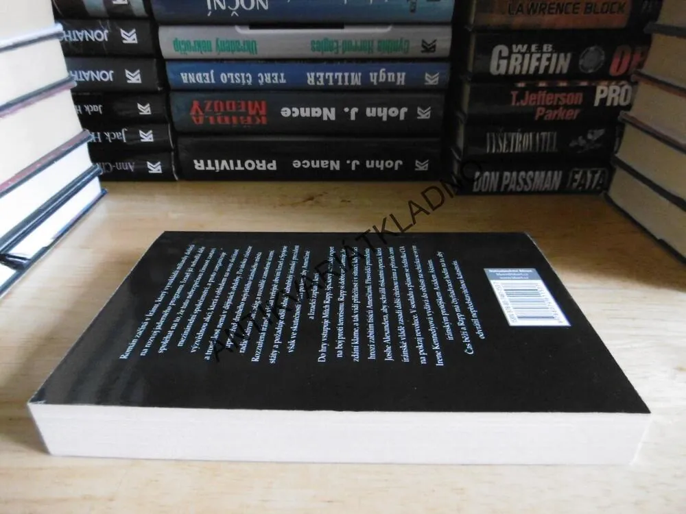 STŘEŽIT A BRÁNIT, VINCE FLYNN, **an