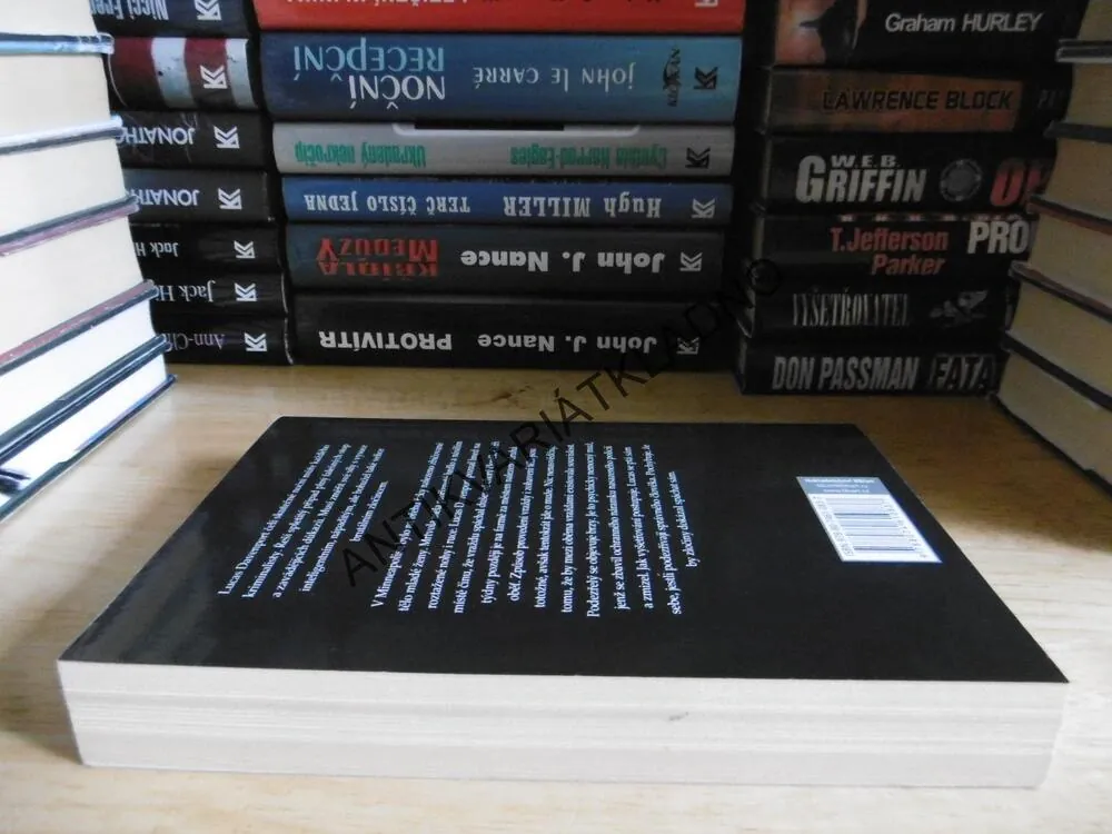 ZLOMENÁ OBĚŤ, JOHN SANDFORD, **an