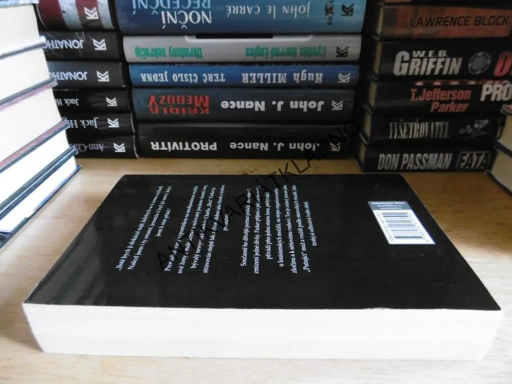 NA OSTŘÍ NOŽE, JOHN CONNOLLY, **an