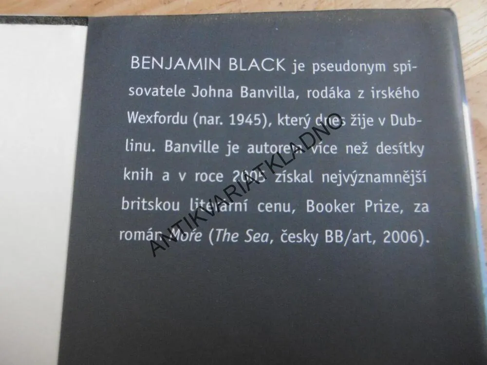 KDO JE BEZ VINY, BENJAMIN BLACK, **an