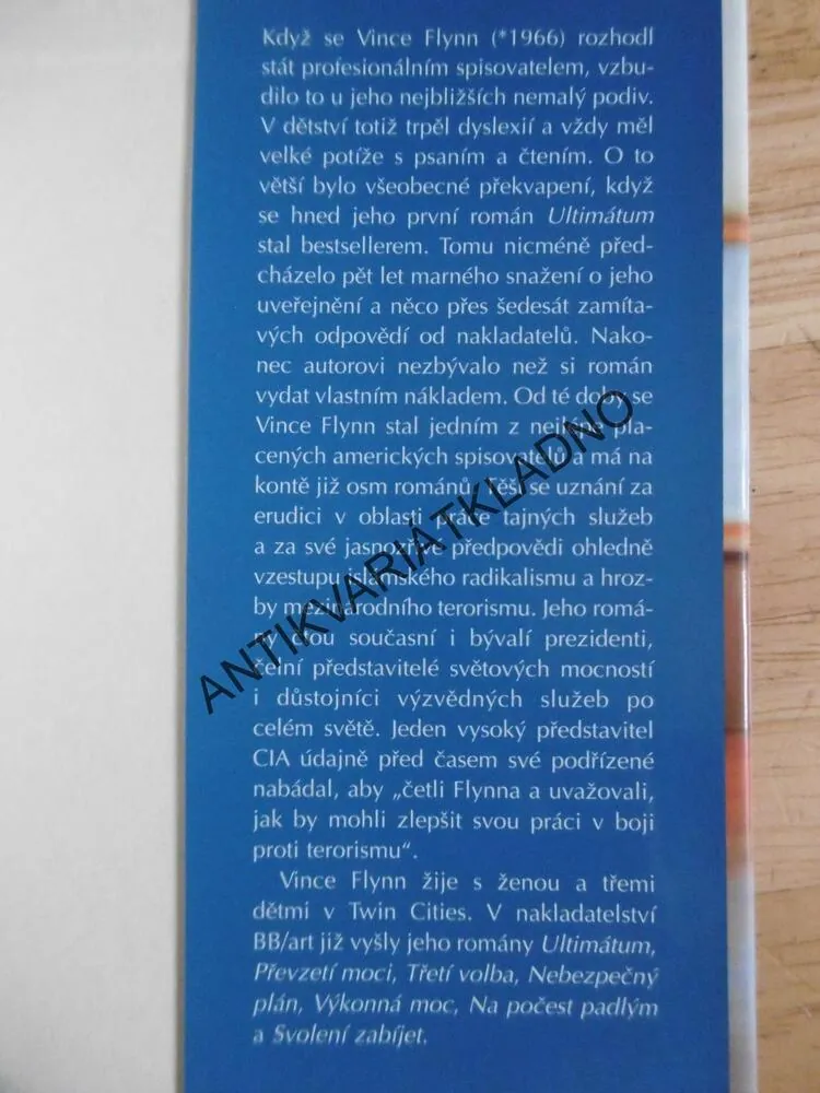 AKT ZRADY, VINCE FLYNN, **an