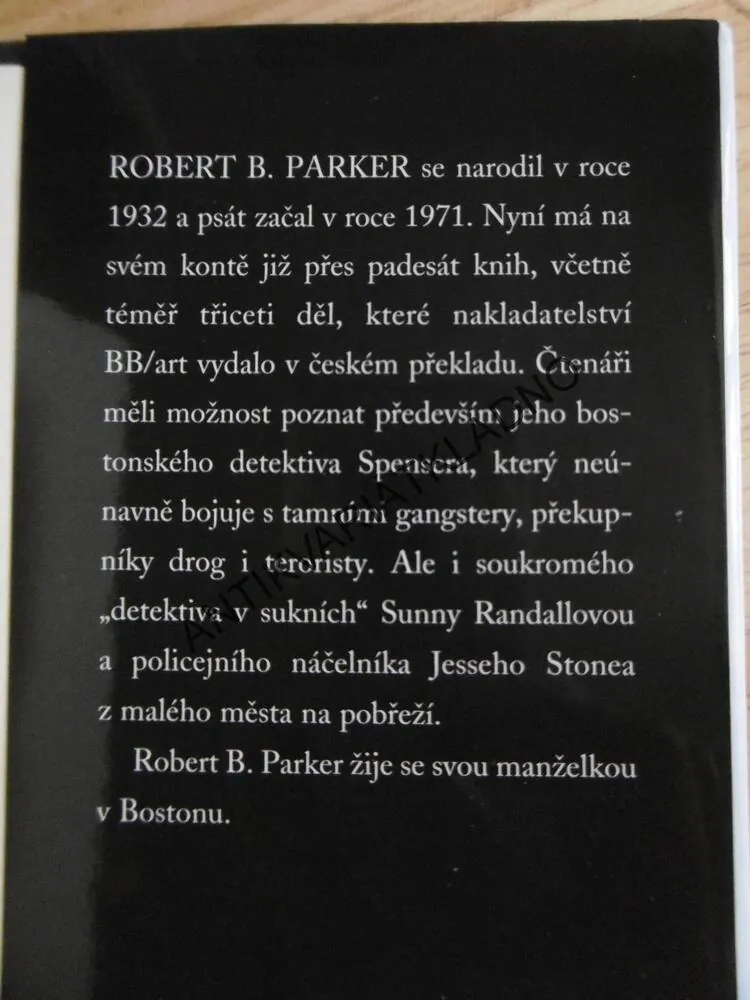 DROBNÉ MINCE, ROBERT B. PARKER, **an