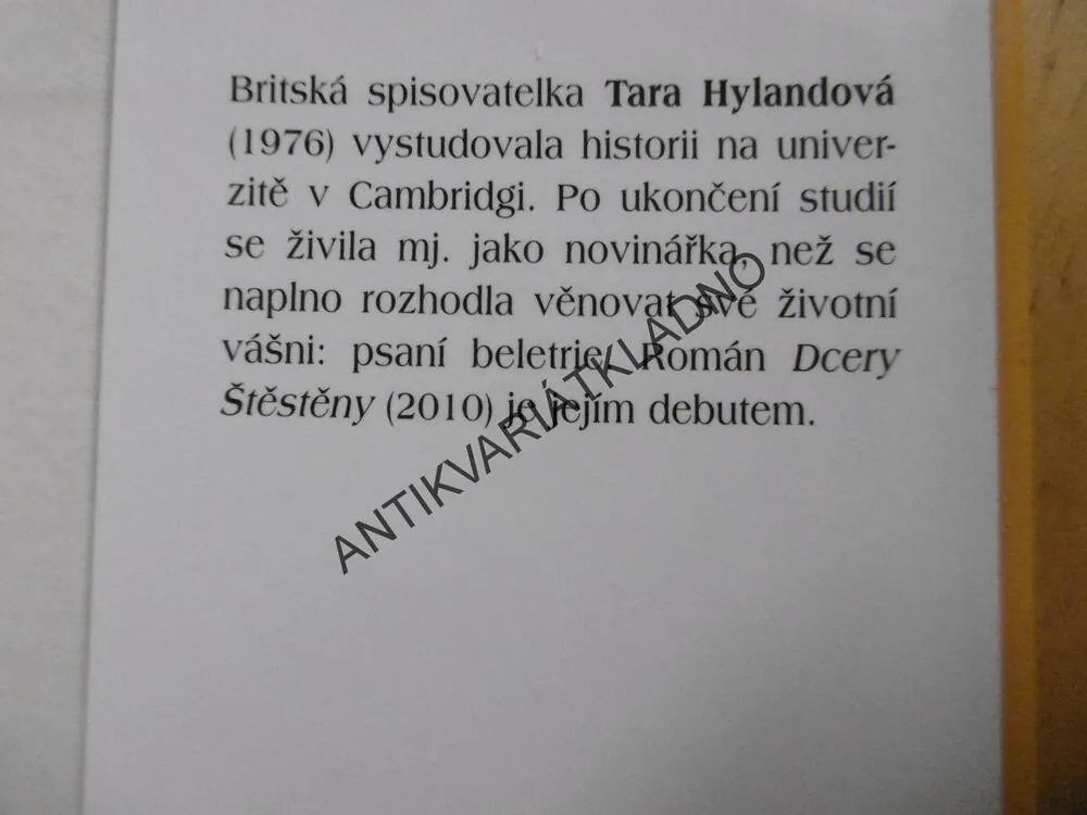 DCERY ŠTĚSTĚNY, TARA HYLANDOVÁ, **an
