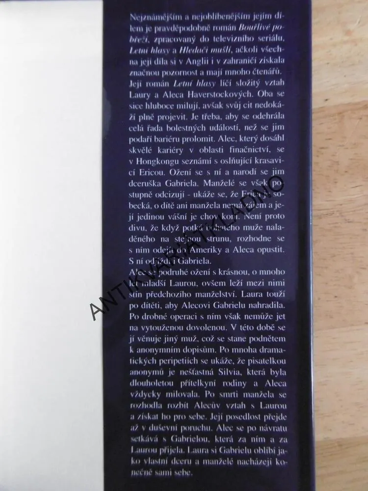 LETNÍ HLASY, ROSAMUNDE PILCHER, **an