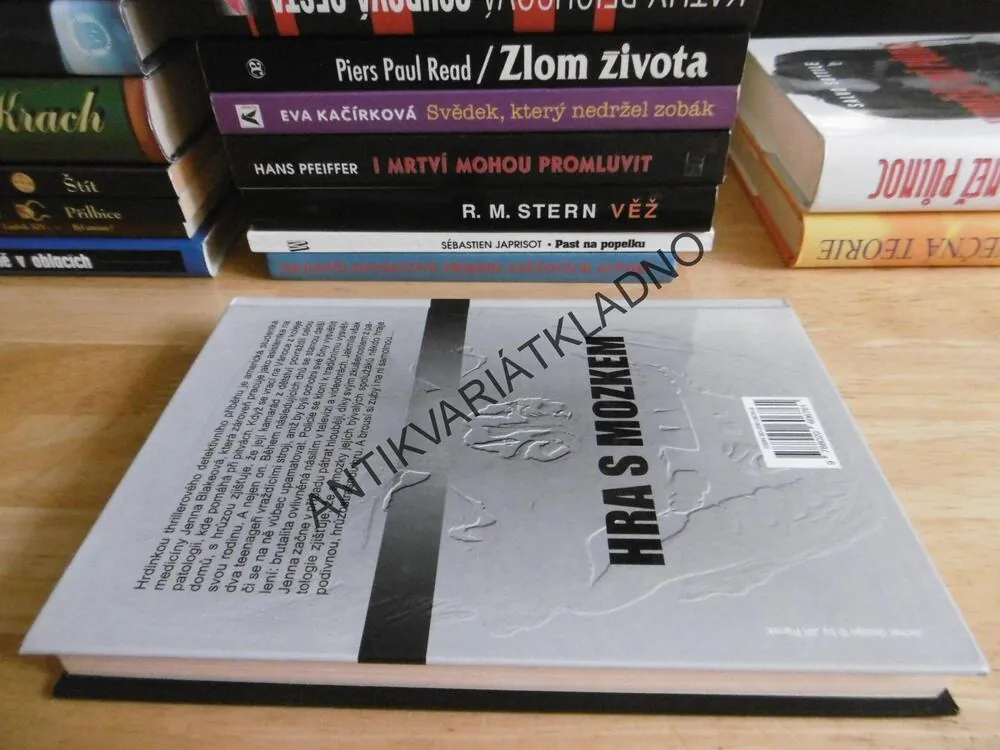 HRA S MOZKEM, CHRISTOPHER GOLDEN, **an