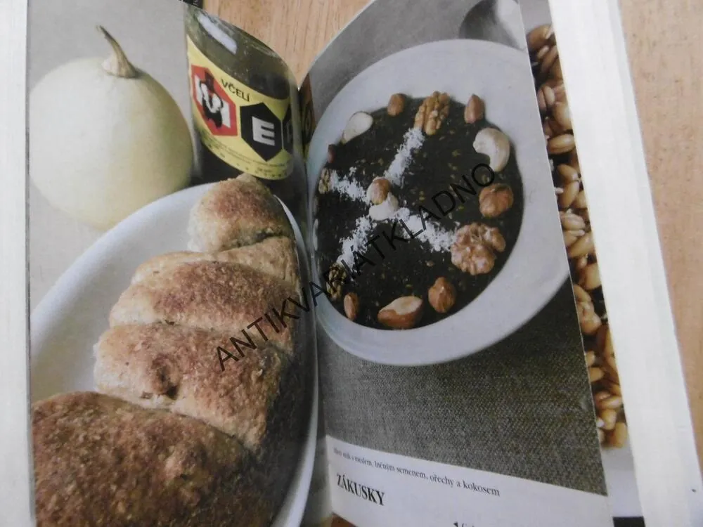 VEGETARIÁNSKÁ KUCHAŘKA PRO DOSPĚLÉ, D.ČERVENÝ, **an
